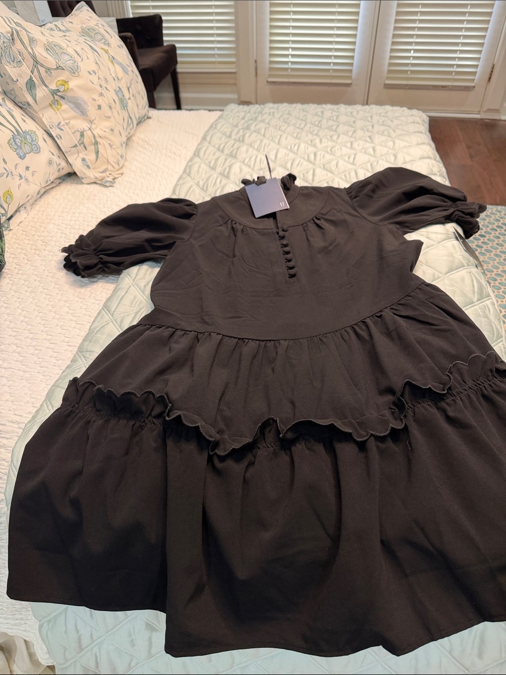 Womens Pomander Place Black Tiered Puff-Sleeve Dress - NWT